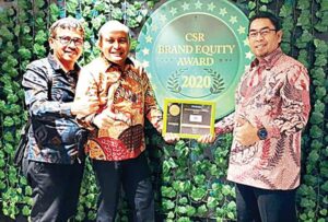 Semen Padang Banjir Prestasi Sepanjang 2021 2 6. dirut dengan penghargaan