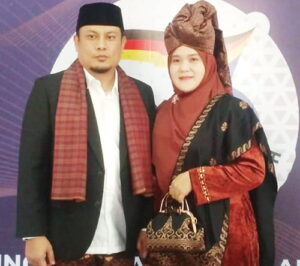 Hamdi Agus bersama istri