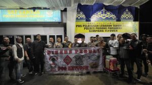 Komunitas Motor Besar di Sumbar Bagi-bagi Sembako kepada Petugas Posko Pengamanan Mudik Lebaran 2 1 9