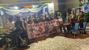 Komunitas Motor Besar di Sumbar Bagi-bagi Sembako kepada Petugas Posko Pengamanan Mudik Lebaran 2 4 1