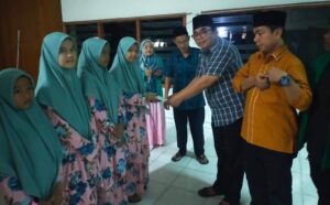 GP Ansor Padang Adakan Buber dan Serahkan Santunan ke Anak Yatim Piatu 2 6179434d 4172 4e39 8dc9 0eb8a80f29fa