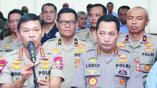 Tiga Kelompok Penolak Komjen Listyo Sigit Prabowo 1 DAMPINGI—Komjen Listyo Sigit Prabowo (kanan) saat mendampingi Kapolri Indam Aziz saat acara jumpa pers baru baru ini.