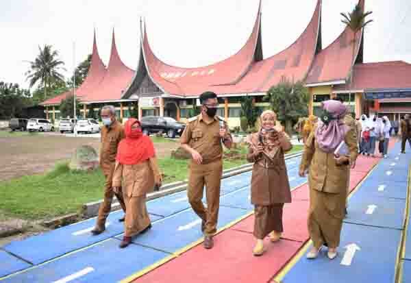 KUNJUNGI— Wawako Erwin Yunaz kunjungi SMK Negeri 1 Payakumbuh untuk bersilaturahmi.