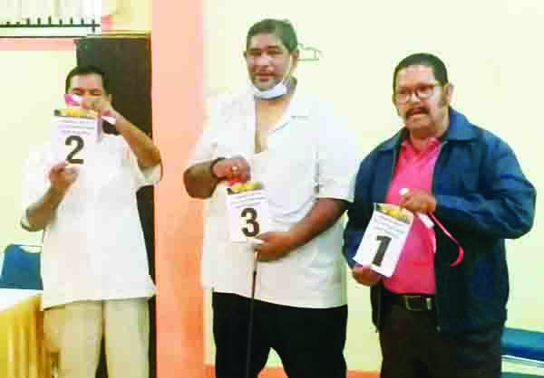 Jelang Mubes IV HKM Padang, Tiga Kandidat Balon Undi Nomor Urut 1 NOMOR URUT— Tiga kandidat balon ketua HKM Padang periode 2021-2025 saat pengundian nomor urut, pada Sabtu (23/1) malam.