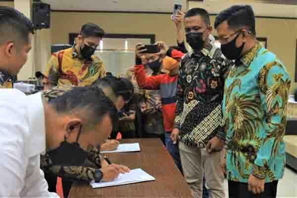 SAMBUTAN—Erwin Yunaz dalam sambutannya menyampaikan Hipmi merupakan salah satu organisasi independen yang selama ini sudah berkiprah banyak terhadap kemajuan perekonomian.