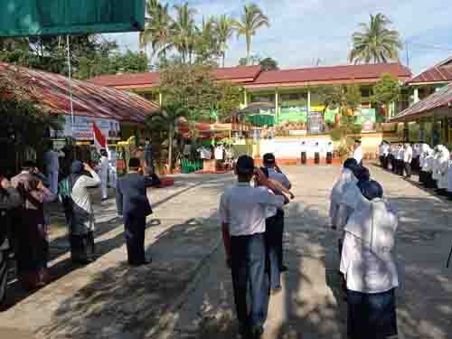 UPACARA— Jajaran Kemenag Kota Sawahlunto mengikuti upacara memperingati Hari Amal Bhakti (HAB) ke-75 tahun 2021.