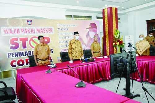 RAKERNAS VIRTUAL— Wali Kota Padang, Mahyeldi didampingi Kepala Dinas Pertanian, Syahrial Kamat mengikuti Rakernas Pembangunan Pertanian Tahun 2021, secara virtual yang dibuka langsung oleh Presiden RI Joko Widoso, Senin pagi (11/1).