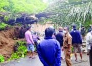 Longsor Timbun Jalan Panta Batas Kota