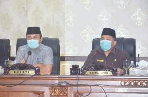 PARIPURNA— DPRD menggelar rapat paripurna pengusulan Pemberhentian Bupati-Wakil Bupati Agam Periode 2016-2021.