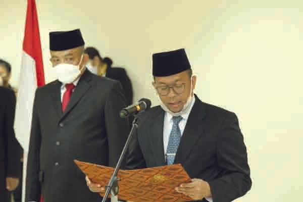 LANTIK—Sesjen DPD RI Dr. Rahman Hadi MSi., melantik lima pejabat fungsional di lingkungan Setjen DPD RI, Gedung B DPD RI, Kompleks Parlemen, Senayan, Jakarta, Senin, (25/1).