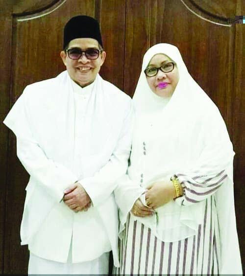 Almarhum— H Boy Lestari Dt Palindih bersama istri Almarhumah Indoriati Ana.