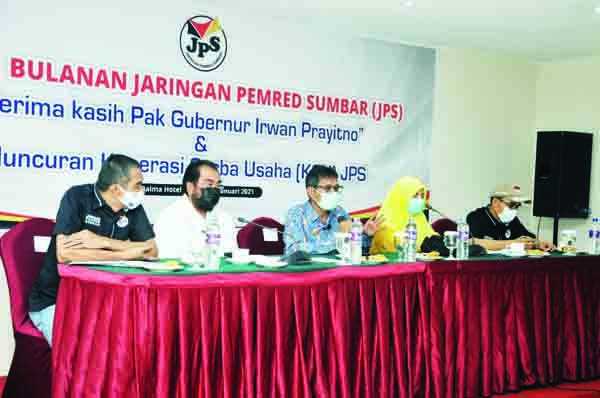 Mampu Uji 8.617 Sampel Swab Sehari, Laboratorium Pimpinan dr Andani Pecahkan Rekor Nasional 1 DISKUSI—Gubernur Sumbar, Irwan Prayitno bersama Istri, Nevi Zuairina, Anggota DPD RI, Leonardy Harmainy, Ketua PWI Sumbar, Heranof Firdaus dan GM Padang Ekspress, Heri Sugiarto, jadi pembicara saat diskusi Bulanan JPS, Jumat (15/1) di Daima Hotel, Padang.