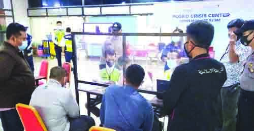 17 Ahli Waris Korban Sriwijaya Air SJ182, Jasa Raharja Serahkan Santunan 1 AKTIVITAS—Terlihat suasana aktivitas di Posko Crisis Center Sriwijaya Air Sj182 di Bandara Soekarno- Hatta.