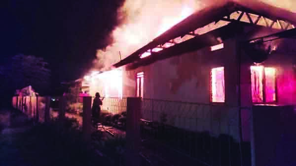 KEBAKARAN— Kondisi asrama putri pondok pasantren Cahaya Islam di Padang Kaduduak, Kelurahan Tigo Koto Diateh, Kecamatan Payakumbuh Utara saat mengalami kebakaran.