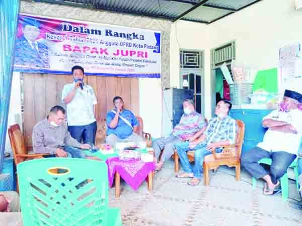 RESES-Anggota DPRD Kota Padang, Jupri mengadakan reses di Kelurahan Ujung Tanah dan Batung Taba, Kecamatan Lubeg pada, Jumat (22/1).