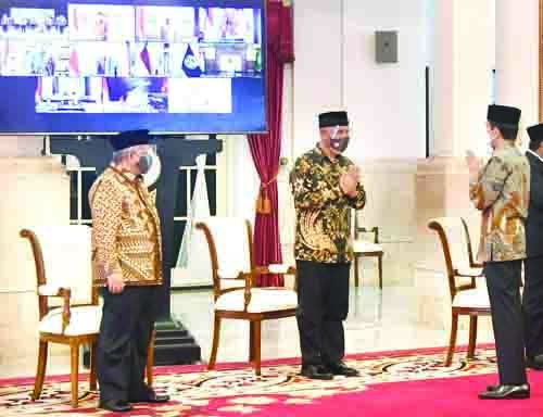 Mahyeldi Hadiri Launching Gerakan Nasional Wakaf Uang 1 LAUNCHING— Wako Padang, Mahyeldi Ansharullah bertemu Presiden RI Joko Widodo saat launching Gerakan Nasional Wakaf Uang di Jakarta, Senin (25/1).