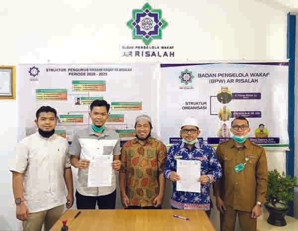 PENANDATANGANAN— Suasana penandatanganan MoU antara BPW Ar Risalah  dengan Rajawali Group.