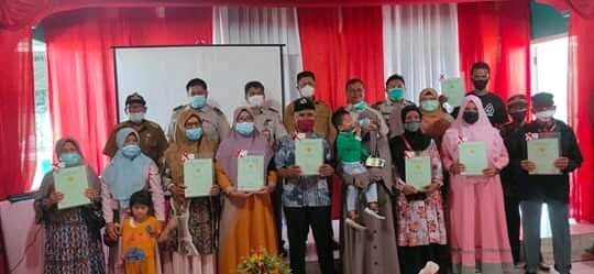BPN Pesisir Selatan membagikan sertifikat mario rossy