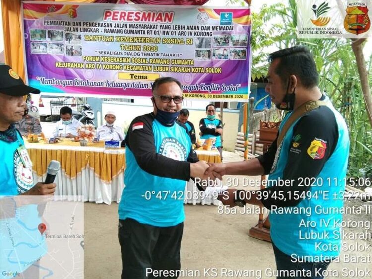 Dialog Tematik II, Upaya untuk Mengantisipasi Pencegahan Konflik Sosial 1 PENYERAHAN SIMBOLIS— Penyerahan paket pengerjaan secara simbolis.