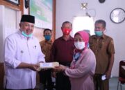 Wako Salurkan Bantuan ke KUP, Pelaku Usaha Dituntut Inovatif