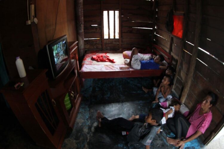 Dapatkan Stimulus Listrik, PLN Berikan Banyak Pilihan Akses Bagi Pelanggan 1 KERINGANAN— Pemerintah memperpanjang waktu pemberian bantuan keringanan biaya listrik kepada pelanggan PLN pascabayar dan prabayar kategori rumah tangga daya 450 VA dan 900 VA bersubsidi, serta kategori bisnis dan industri daya 450 VA hingga Maret 2021.