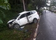 Usai Menabrak Pembatas Jalan Toyota Calya Terperosok di Kandi
