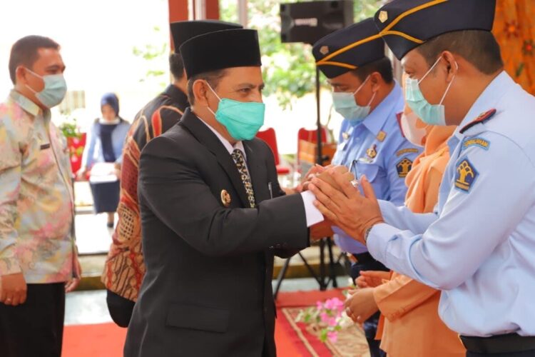 HADIRI SERTIJAB— Wawako Solok Reinier menghadiri serah terima jabatan (sertijab) Kepala Lapas II B Solok.