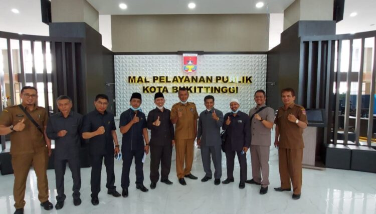 Komisi II DPRD Bukittinggi Tinjau Operasional MPP