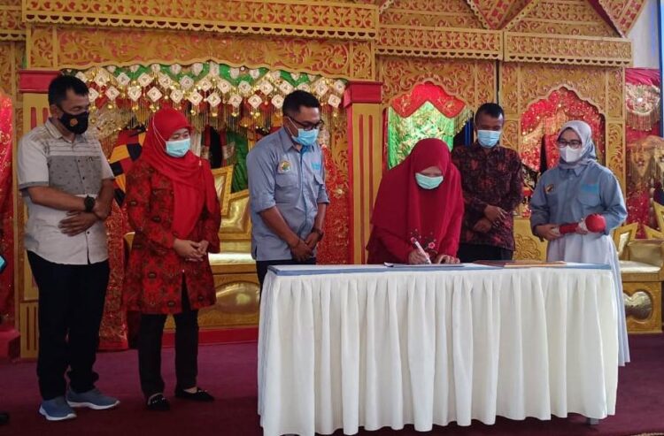PERESMIAN—  Anggota DPR RI Komisi VI, Nevi Zuairina menghadiri peresmian Koperasi Milenial Online Syariah di Istana Bung Hatta Bukittinggi.
