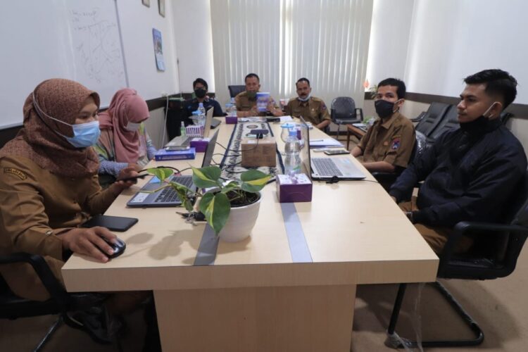 RAPAT FGD— Suasana rapat Forum Group Discussion (FGD) yang dilaksanakan secara virtual via zoom meeting, kemarin.