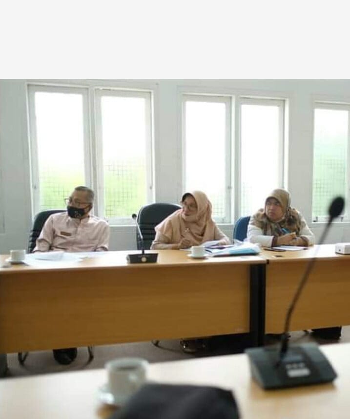 Investasi Sektor Industri Tumbuh Dobel Digit 1 BERI KETERANGAN— Menteri Perindustrian, Agus Gumiwang Kartasasmita memberikan keterangan dalam suatu kegiatan.