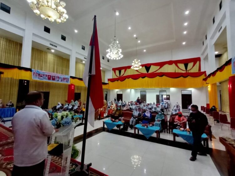 PEMBUKAAN— Bupati Padangpariaman H Ali Mukhni, membuka Muscab ke IX Ikatan Bidan Indonesia (IBI) Kabupaten Padangpariaman.