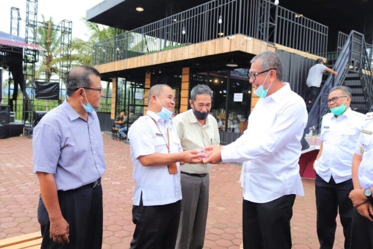 Riza menambahkan komunikasi dan silaturahmi tetap harus dijaga meski pejabat sudah purna tugas