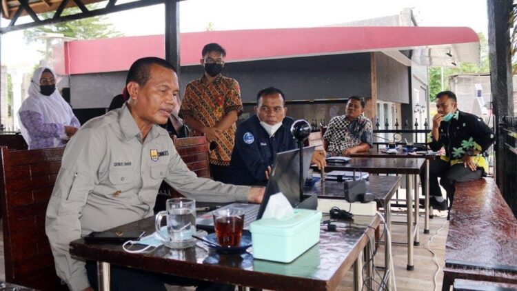 Wako Zoom Meting dengan Gubernur 1 KEGIATAN—Wako Genius Umar saat zoom meting.