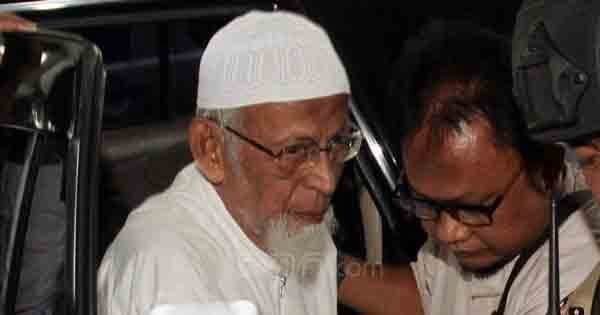 abu bakar basyir menjalani pemeriksaan kesehatan di rscm