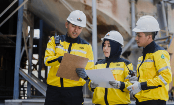 Berkomitmen Terapkan Antikorupsi, Semen Indonesia Raih Sertifikasi ISO 37001:2016 1 pegawai pt semen indonesia sig ilustrasi foto dok sig 85