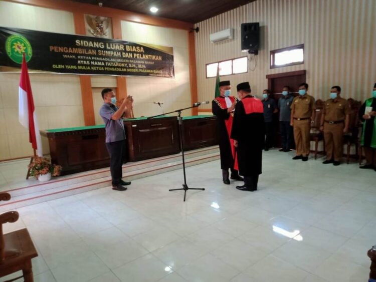 Wakil Ketua PN Pasaman Barat Disumpah 1 Proses pelantikan wakil ketua Pengadilan Negeri Pasaman.