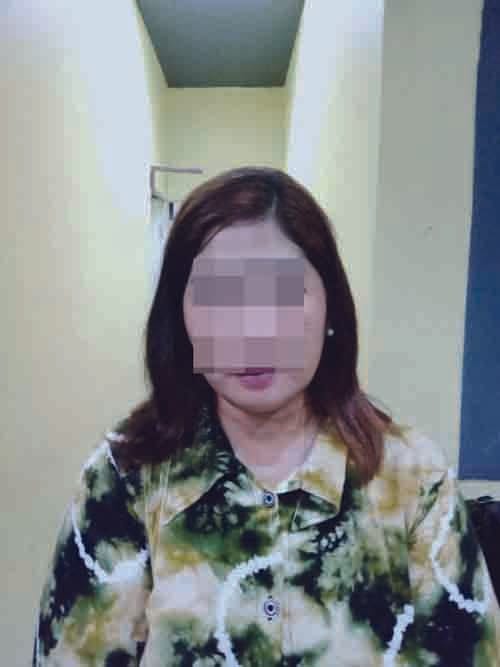 EDARKAN SABU— Wiwit (38) harus menjalani hidup di balik terali besi usai ditangkap tim Satresnarkoba Polresta Padang karena diduga menjadi pengedar sabu.