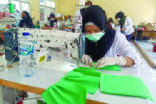 PELATIHAN— Pemkab Agam melakukan paket pelatihan menjahi terhadap tenaga kerja dalam mewujudkan sumberdaya manusia yang berdaya di masa mendatang.