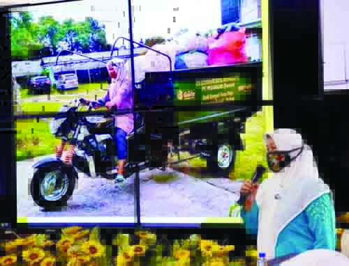 DASAWISMA BERPRESTASI—Kelompok Dasawisma Melati I Gunung Sarik, Kuranji bertekad menjuarai lomba dasawisma berprestasi tingkat Provinsi Sumbar usai dinilai tim provinsi, Senin (15/2).