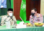 Konon Kapolri Pengin Semua Anggotanya Belajar Kitab Kuning