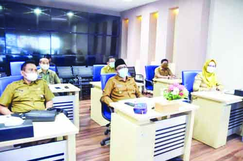 Wawako Ikuti Rakor Sosialisasi PP Nomor 6/2021 1 RAKOR— Wawako Hendri Septa mengikuti rakor bersama Menteri Perekonomian Airlangga Hartarto, Mendagri Tito Karnavian dan Kepala BKPM Bahlil Lahadalia.