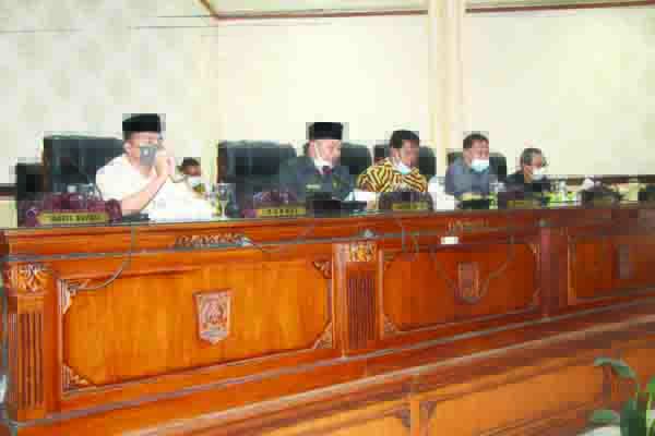 SIDANG PARIPURNA— DPRD Agam menggelar peripurna pengumuman hasil penetapan pasangan calon bupati dan wabup Agam pada Pilkada 2020.