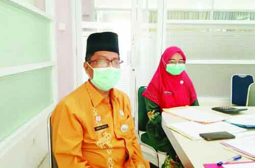 VAKSINASI— Kadis Kesehatan Agam, dr Indra Rusli mengklaim update vaksinasi Covid-19 sudah mencapai 472 Nakes telah divaksin.