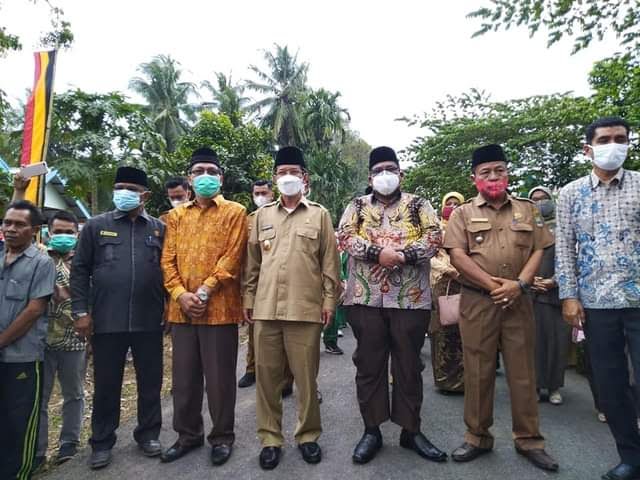 RUMAH TAHFIDZ— Pj Gubernur Sumatera Barat Hamdani meletakan batu pertama pembangunan rumah tahfidz dan pondok Alquran di Nagari Koto dalam, Kecamatan Padang Sago.
