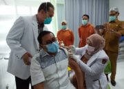 Kota Bukittinggi Resmi Memulai Vaksinasi Covid-19, 10 Pejabat Esensial Pertama Divaksin