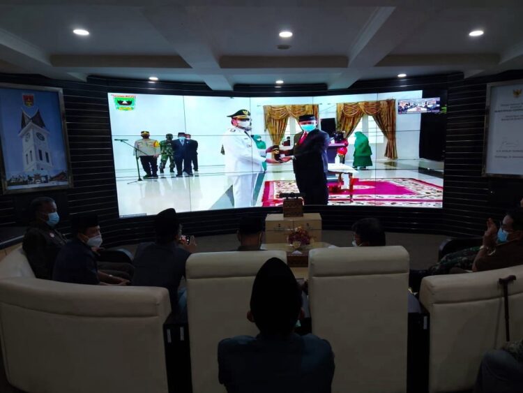 Erman Safar-Marfendi Resmi jadi Wako dan Wawako 2021-2024 1 DILANTIK—Pasangan Erman Safar-Marfendi resmi menjadi Walikota dan Wakil Walikota Bukittinggi periode 2021-2024 pasca dilantik Gubernur Sumbar Mahyeldi.
