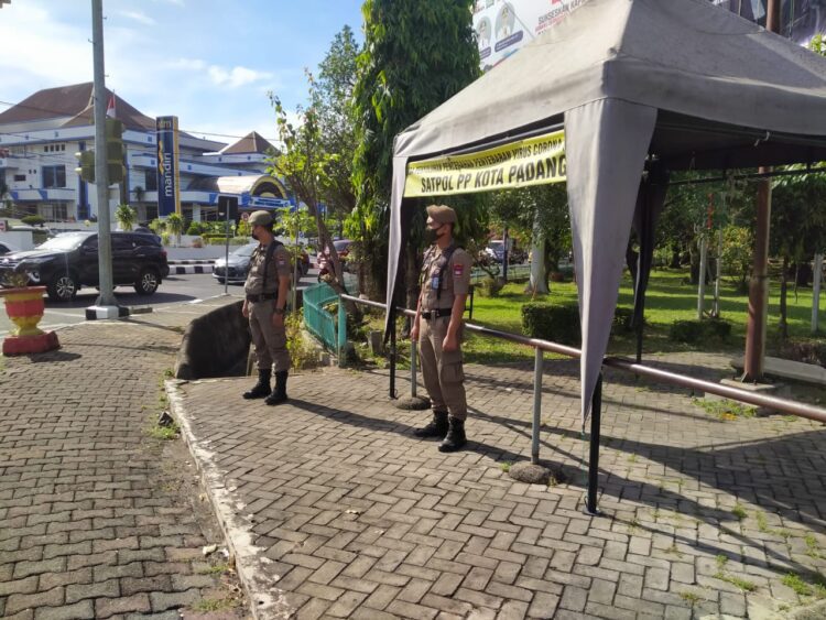 Pol PP Imbau Warga Stop Beri Uang Pengemis di Perempatan 1 Pol PP Imbau Warga Stop Beri Uang
Pengemis di Perempatan