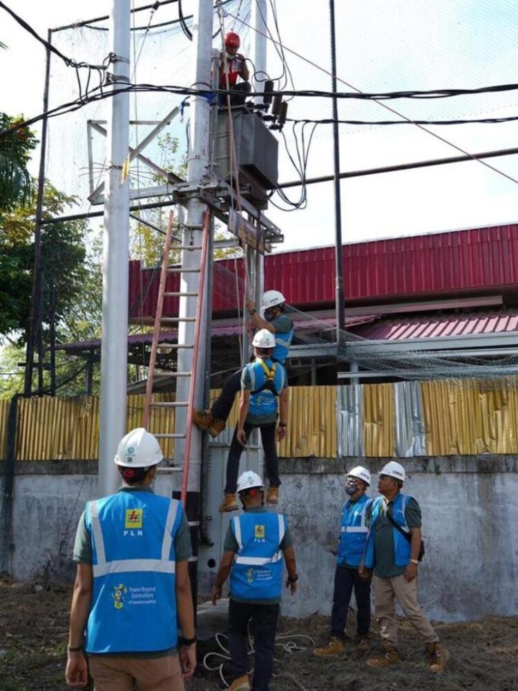 PLN bersama Tim Palang Merah Provinsi Sumatera Barat mengadakan Simulasi Tanggap Darurat di Lapangan Tenis Indoor PLN Sumbar pada Selasa (09/02).