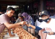 PWI Sawahlunto Akhiri Rangkaian Kegiatan HPN, Bagi-bagi Masker di Pasar Silungkang